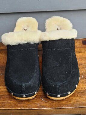 UGG Black Suede Kalie Shearling Clogs NWT in Box Size 7